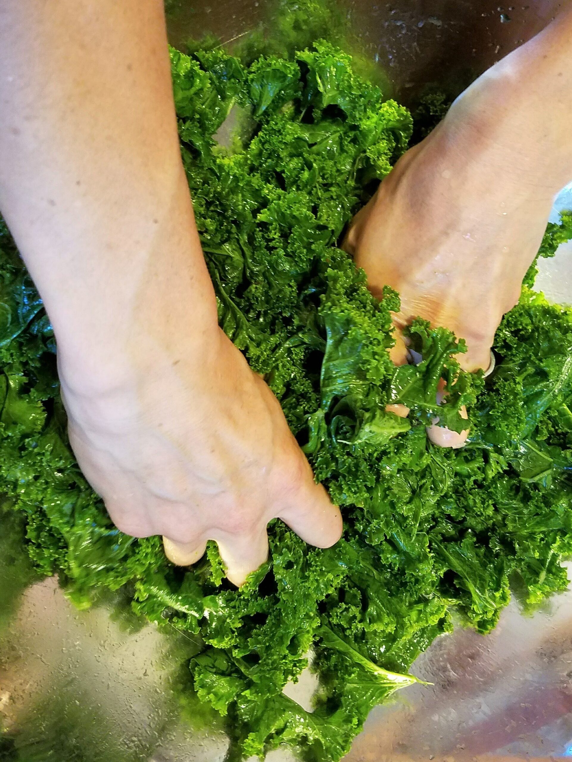 How to Properly Massage Kale for Better Flavor in 2025: Tips to Enjoy Healthier Salads!