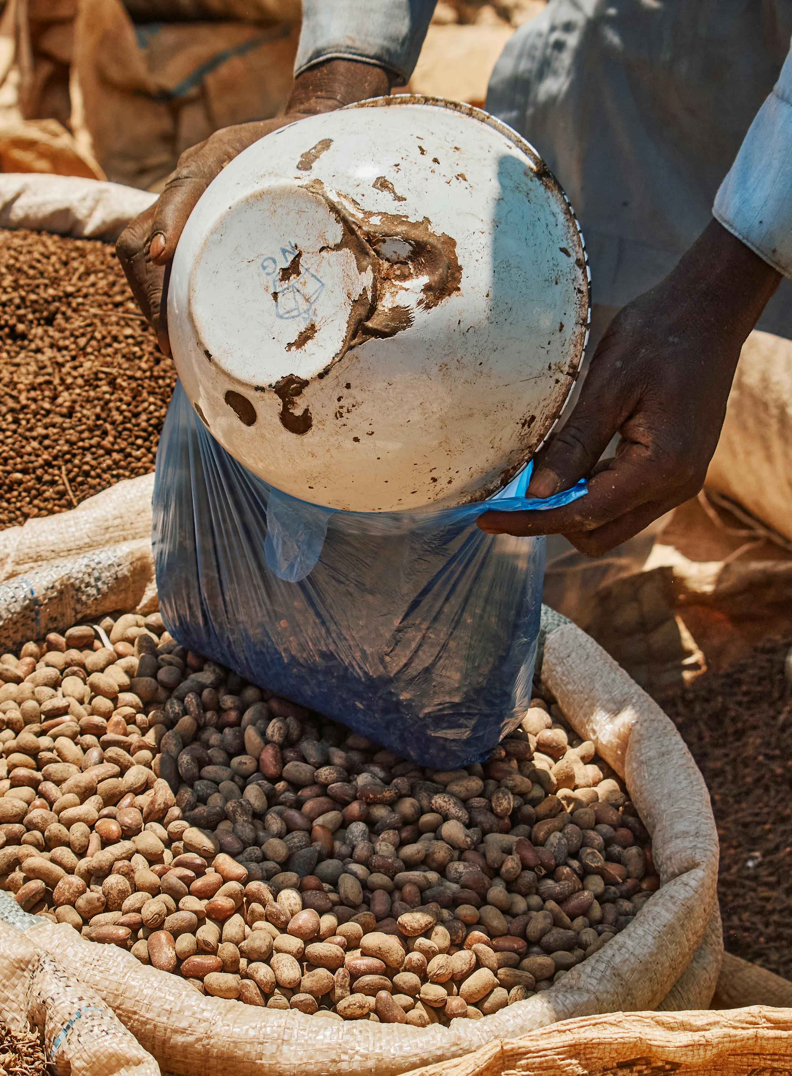 Flavoring Roasted Peanuts